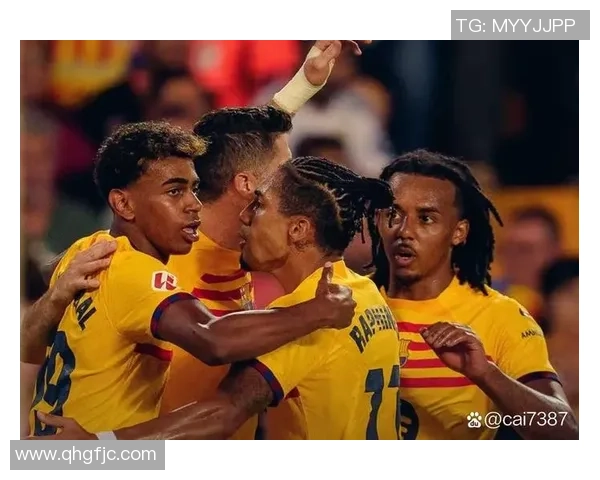 足球巨星亲吻时刻：那些充满激情与荣耀的动人瞬间