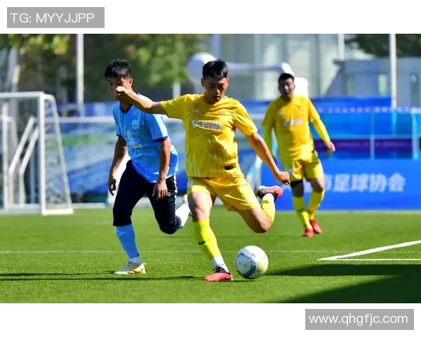 球星赛前热身时的专用足球展现运动激情与专业竞技魅力 球星赛前热身时的专用足球展现运动激情与专业竞技魅力